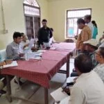 डोर टू डोर कैम्प के माध्यम से किसानों से संपर्क करते हुए करें फार्मर रजिस्ट्री