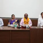 कटनी कलेक्ट्रेट में 4 अधिकारियों का विदाई समारोह: वर्षों की कर्तव्यनिष्ठ सेवा के बाद हुए सेवानिवृत्त​,कलेक्टर आशीष तिवारी ने सराहा अधिकारियों का योगदान, दी भावभीनी विदाई​