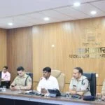 पटना:नाव परिचालन में निर्धारित मानकों का उल्लंघन करने वाले नावों संचालकों तथा नाविकों के विरूद्ध होगी सख्त कार्रवाई