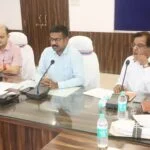 ई-विकास पोर्टल से होगा उर्वरक वितरण, कलेक्टर ने की व्यवस्था की समीक्षाकिसान संगठनों, सहकारिता विभाग और उर्वरक विक्रेताओं के साथ हुई महत्वपूर्ण बैठक