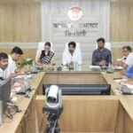 कलेक्टर की अध्यक्षता में समय-सीमा बैठक आयोजितजनकल्याण शिविरों के प्रभावी संचालन एवं विकास कार्यों में तेजी के निर्देश