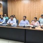 सहयोग शिविरों में प्राप्त आवेदनों के गुणवत्तापूर्ण निष्पादन पर दें विशेष ध्यान : डीएम,जिलाधिकारी ने फार्मर रजिस्ट्री, म्यूटेशन, परिमार्जन एवं राजस्व महाभियान की समीक्षा बैठक