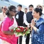कूनो पहुंची राष्ट्रपति, हेलीपैड पर हुई आगवानी