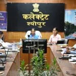 दलहन-तिलहन फसलों के उत्पादन को प्रोत्साहित करें-डीएम,क्षय रोग अधिकारी सहित दो तहसीलदारों को नोटिस के निर्देश