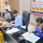 डीएम से सुनी लोगों की समस्या,किया सीधा संवाद